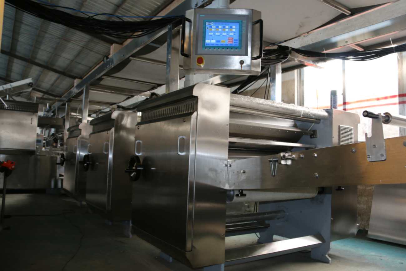 Chocolate filled biscuit making machine (1).jpg